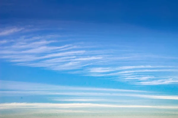 Morning sky with high cirrus clouds. — Stock Photo, Image