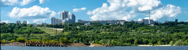 Panorama de la ciudad de Ulyanovsk desde el río Volga, Rusia —  Fotos de Stock