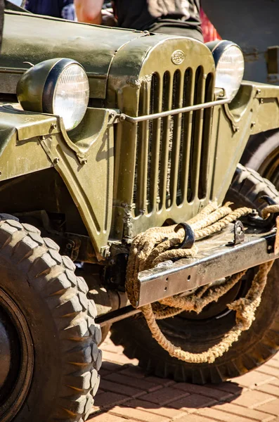 Uljanovsk, Ryssland - 9 maj 2019: Firar årsdagen av segern i andra världskriget. Fragment av bilen. om utställningen av militära bilar och retrobilar. Närbild — Stockfoto