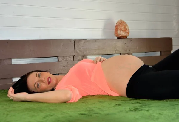 Encantadora Mujer Embarazada Retrato Mujer Embarazada Madura Casa — Foto de Stock