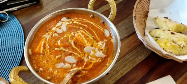カレー スパイスソース ナンパンなどのインド料理 — ストック写真