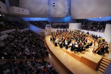 MIAMI, FLORIDA - 20 HAZİRAN 2018 The New World Symphony, konser salonu yelkenleri projeksiyonlarıyla görsel ve işitsel performanslar yaratarak 7 yılı kutluyor.