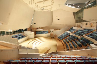 MIAMI, FLORIDA - 20 HAZİRAN 2018 The New World Symphony, konser salonu yelkenleri projeksiyonlarıyla görsel ve işitsel performanslar yaratarak 7 yılı kutluyor.
