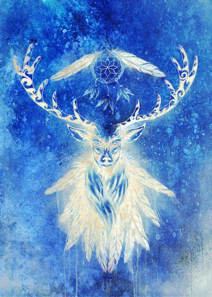 Espíritu de ciervo ornamental sagrado con símbolo atrapasueños y plumas. Efecto invierno . —  Fotos de Stock