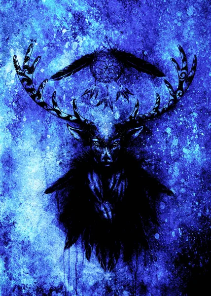 Священный орнаментальный дух оленя с символом ловца снов и перьями. Зимний эффект . — стоковое фото