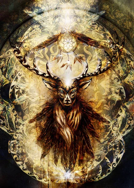 Дух священного оленя с ловцом снов и перьями на древнем декоративном фоне . — стоковое фото