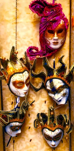 Zusammensetzung Der Masken Des Venezianischen Karnevals Und Leichte Grafische Wirkung — Stockfoto