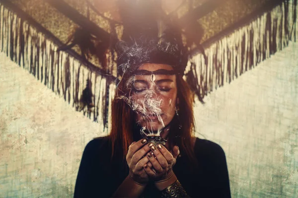 Incense in a woman hand, incense smoke on a black background. — Stock Photo, Image