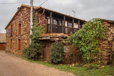 Sonbahar peyzaj kırmızı şehirlerinden birinde İspanya Madriguera