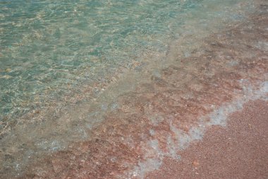Kırım 'daki Olenivka' daki (Kırım Maldivleri) kumlu plajın görüntüsü
