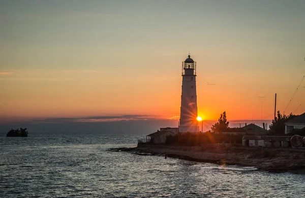 Kırım Olenivka Şehrinde Gün Batımında Deniz Feneri Görüntüsü — Stok fotoğraf