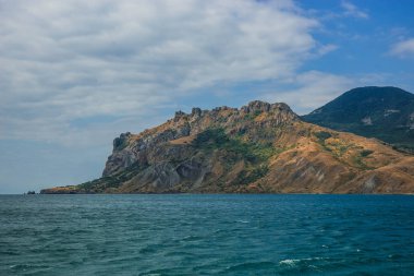 Deniz manzarası Koktebel yakınındaki görüntü dağ Crimea'da Karadağ ile