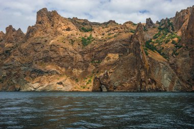 Deniz manzarası Koktebel yakınındaki görüntü dağ Crimea'da Karadağ ile