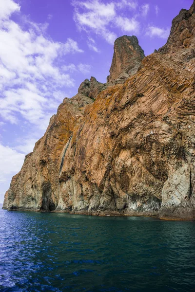 Deniz manzarası Koktebel yakınındaki görüntü dağ Crimea'da Karadağ ile