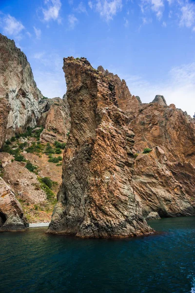 Deniz manzarası Koktebel yakınındaki görüntü dağ Crimea'da Karadağ ile