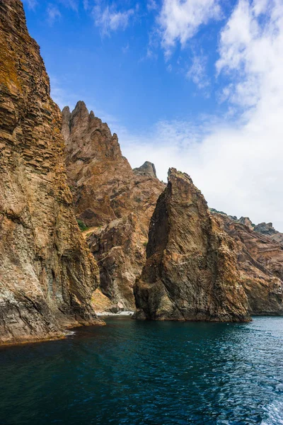 Deniz manzarası Koktebel yakınındaki görüntü dağ Crimea'da Karadağ ile