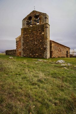 Sonbahar peyzaj sarı şehirlerinden birinde İspanya Alquite