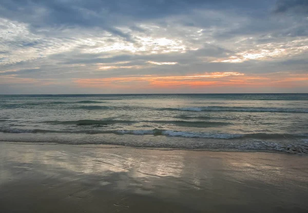 Hermosa Puesta Sol Playa Karon Isla Phuket Tailandia — Foto de Stock