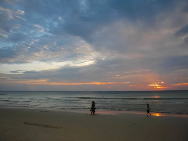 Smuk Solnedgang Karon Strand Phuket Thailand - Stock-foto
