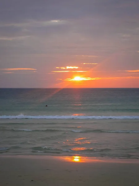 Hermosa Puesta Sol Playa Karon Isla Phuket Tailandia — Foto de Stock