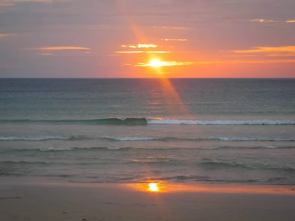 Hermosa Puesta Sol Playa Karon Isla Phuket Tailandia — Foto de Stock