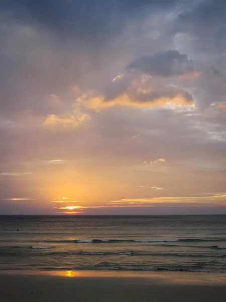 Hermosa Puesta Sol Playa Karon Isla Phuket Tailandia — Foto de Stock