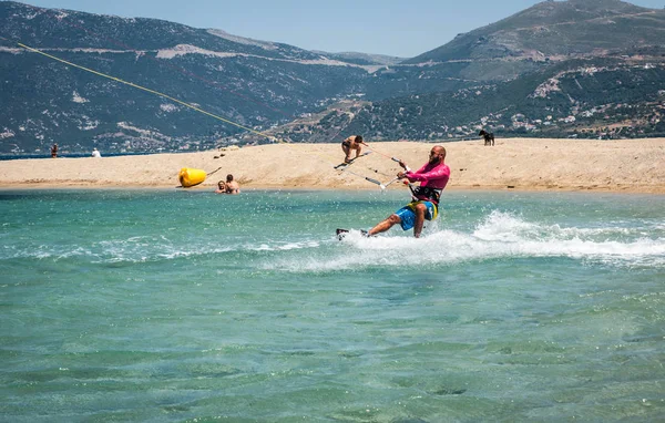 Golden Beach Marmari Grecja Czerwca 2012 Niebo Surfers Grając Złotej — Zdjęcie stockowe