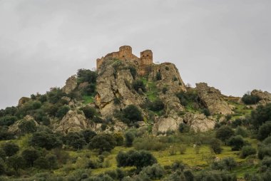 Capilla Estremadura İspanya içinde ortaçağ kalesi kalıntıları ediyor görüntüsünü