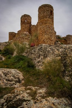 Capilla Estremadura İspanya içinde ortaçağ kalesi kalıntıları ediyor görüntüsünü