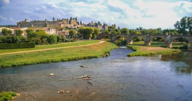 Bir Ortaçağ kenti, Carcassonne, Güney Fransa görüntüsünü