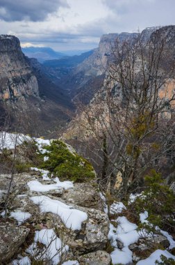 Zagorohoria Yunanistan dağlarında güzel kış manzarası