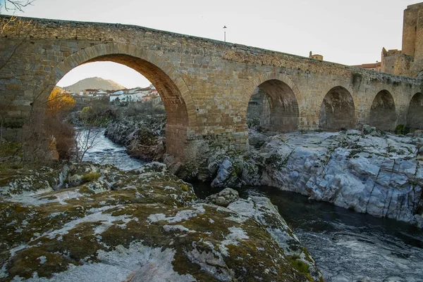 Pintoresco Paisaje Con Puente Medieval Sobre Río Tormes Castilla León —  Fotos de Stock