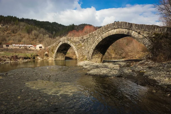 Imagen Del Antiguo Puente Snone Sobre Río Zagorohoria Grecia —  Fotos de Stock