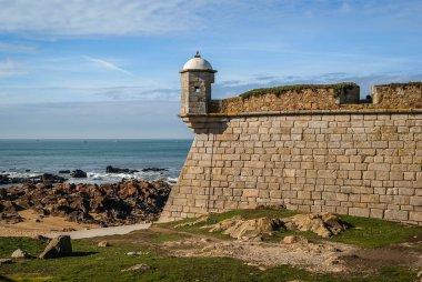 Porto Portekiz deniz Ortaçağ kale ile pitoresk manzara