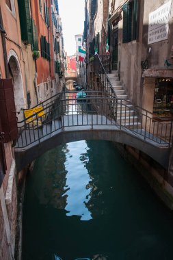 Venice, İtalya - 23 Mart 2011: İnsanlar sokaklarda Venedik, İtalya