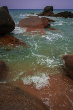 Lamai Beach Tayland Samui adasında taşlarla güzel deniz manzarası