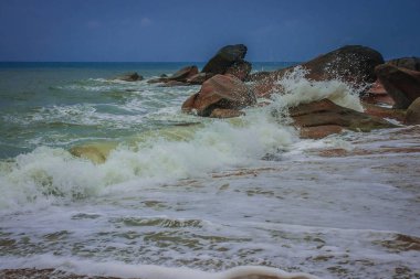 Lamai Beach Tayland Samui adasında taşlarla güzel deniz manzarası