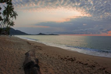 Lamai Beach Tayland Samui adasında taşlarla güzel deniz manzarası