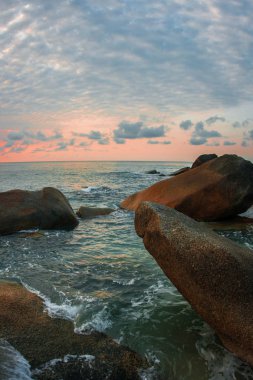 Lamai Beach Tayland Samui adasında taşlarla güzel deniz manzarası
