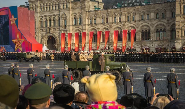 莫斯科 2018年11月7日 1941年在红场举行的纪念他的游行的阅兵式 公开活动 — 图库照片