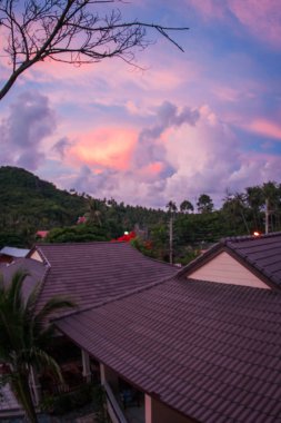 Amasing doğal günbatımı ve gündoğumu Cristal defne, Samui, Tayland
