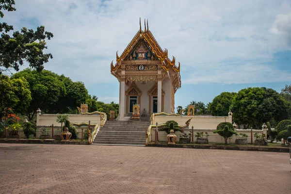 泰国素叻他尼苏梅岛的 Wat Plai Laem — 图库照片