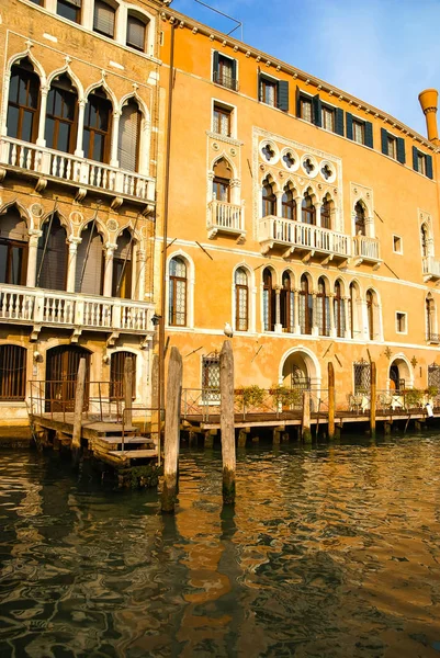 Imagen de pintorescos chanels de Venecia, Italia — Foto de Stock