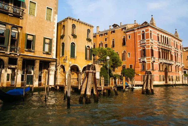 Imagen de pintorescos chanels de Venecia, Italia — Foto de Stock