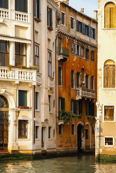Imagen de pintorescos chanels de Venecia, Italia — Foto de Stock