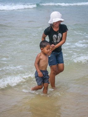 Denizin Koh Samui Surat Thani Thail içinde içinde içinde banyo insanlar