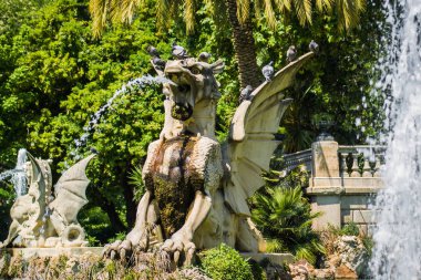 Çeşme Cascada ve güvercinler Ciudadela Park İspanya Barcelona'da ayrıntıları