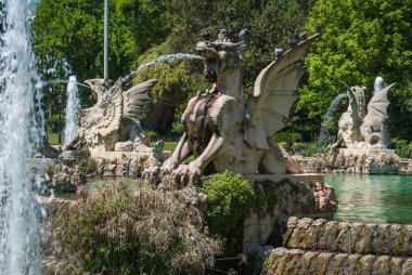 Çeşme Cascada ve güvercinler Ciudadela Park İspanya Barcelona'da ayrıntıları