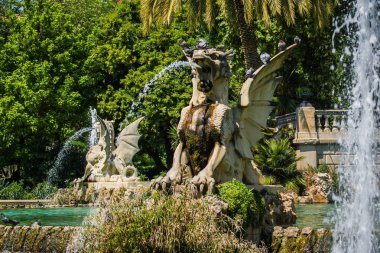 Çeşme Cascada ve güvercinler Ciudadela Park İspanya Barcelona'da ayrıntıları