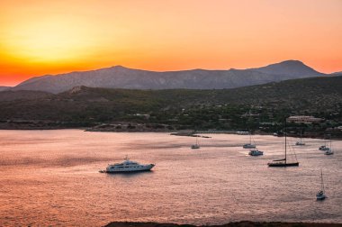 Günbatımında Cape Sounio Yunanistan Attica'deki/daki oteller